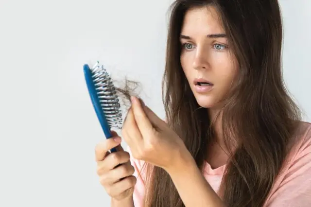 Chute de cheveux : les bons gestes à adopter pour l’éviter